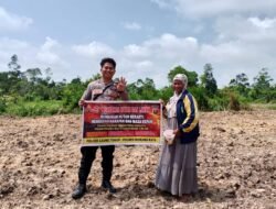 Bhabinkamtibmas Sosialisasi Larangan Karhutla Ke Warga Kel. Muara Laung I