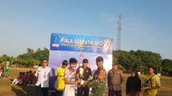 Bentuk Dukungan Pembinaan Usia Dini, Babinsa Koramil 1009-06/Kintap Hadiri Laga Final Piala Soeratin U-17 Kalsel
