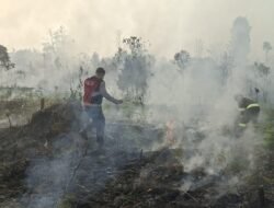 Kebakaran Lahan, Polres Murung Raya Tenggap Cepat Langsung Ke TKP Lakukan Pemadaman
