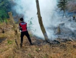 Respon Cepat 110, Polres Murung Raya Tenggap Cepat Langsung Ke TKP Karhutla Lakukan Pemadaman