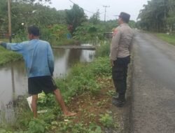Pengecekan Sumber Air Dalam Penanggulangan Karhutla Oleh Personel Polsek Basarang