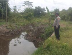 Pengecekan Sumber Air Dalam Penanggulangan Karhutla Oleh Personel Polsek Basarang