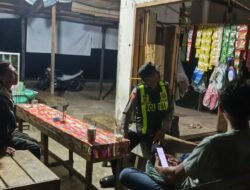 ANGGOTA POLSEK PULAU PETAK LAKSANAKAN PATROLI MALAM, GUNA MEWUJUDKAN KAMTIBMAS KONDUSIF DI WILAYAH KECAMATAN PULAU PETAK