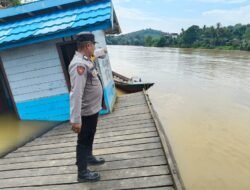WASPADA BANJIR, POLSEK MARIKIT PANTAU KETINGGIAN AIR SUNGAI KATINGAN DI TUMBANG HIRAN
