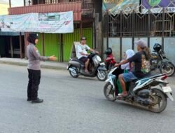 *Polsek Dusun Tengah Hadir di Tengah Masyarakat, Amankan Aktivitas Siswa MIN 2 Ampah pada Jam Masuk Sekolah*