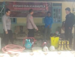 Personil Polsek Kapuas Barat Pantau Posko Karhutla Di Desa Anjir Kalampan