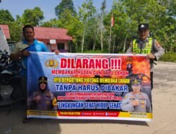DALAM UPAYA PENCEGAHAN KEBAKARAN HUTAN DAN LAHAN, PERSONEL POLSEK PULAU PETAK SOSIALISASIKAN SANKSI PIDANA PELAKU KARHUTLA KE MASYARAKAT KECAMATAN PULAU PETAK