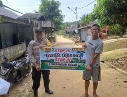 Upaya Pencegahan Penebangan Hutan secara Liar (Ilegal Logging), Bhabinkamtibmas sosialisasi kepada masyarakat.