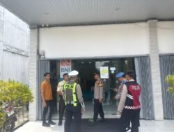 Piket Pamapta Polres Gunung Mas Intensifkan Patroli Dialogis di Perbankan Dan Pasar Kuala Kurun