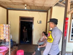 Polri Hadir Mengayomi, Personel Polsek Manuhing Ajak Masyarakat Tumbang Talaken Bijak Bermedsos