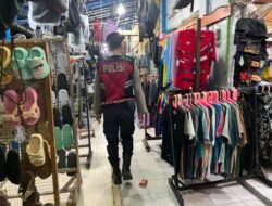 Lindungi Kios dan Barang Dagangan, Sat Samapta Polres Sukamara Sisir Pasar Inpres pada Malam Hari