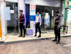Lindungi Masyarakat yang Bertransaksi, Sat Samapta Polres Sukamara Patroli Malam di Bank BNI