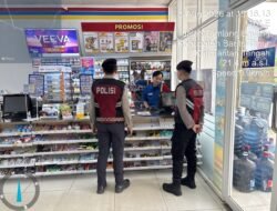 **Pantau Aktivitas Minimarket, Tim Patroli Presisi Berikan Edukasi Humanis kepada Kasir Indomaret Waspadai Modus Kejahatan**