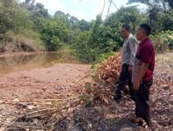 Pengecekan Sumber Air Dalam Penanggulangan Karhutla Oleh Personel Polsek Basarang