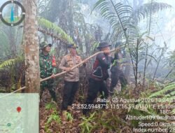 *Kapolsek Patangkep Tutui Pimpin Ground Check Hotspot, Bersama TNI dan Masyarakat Berhasil Padamkan Karhutla Sebelum Meluas*