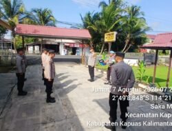Awali Tugas dengan Kesiapan Prima, Polsek Kapuas Barat Gelar Apel Pagi yang Dipimpin KA SPKT 3
