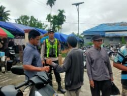 Jaga Stabilitas Kamtibmas dan Geliat Ekonomi, Polsek Kapuas Barat Gelar Patroli di Pasar Mingguan Mandomai