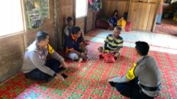 PERKUAT KEMITRAAN DENGAN TOKOH MASYARAKAT, KAPOLSEK SERUYAN TENGAH SAMBANGI WARGA DESA PANYUMPA