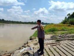 Deteksi Banjir, Polsek Tewang Sangalang Garing dan Pulau Malan Cek Ketinggian Debit Air.