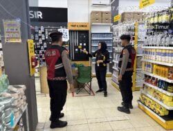 *Patroli Presisi Sampaikan Imbauan Humanis kepada Penjaga Toko MR.D.I.Y, Waspadai Beragam Modus Kejahatan*