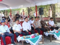 Kapolres Kotim Hadiri Launching Bantuan Pangan dan Gerakan Pangan Murah di Taman Kota Sampit