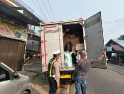 *Polantas KARIB Satlantas Bartim Edukasi Sopir Angkutan Barang, Cegah Kendaraan Melebihi Tonase*