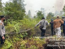 Quick Respon, Polsek Laung Tuhup Tindak Lanjuti Laporan 110, Cek Lokasi Kebakaran Hutan di Jl. Gajah Mada Kel. Muara Laung