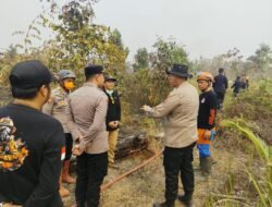 Plh Kapolres Murung Raya Tinjau Lokasi Kebakaran Lahan Di Km 40 Kecamatan Murung