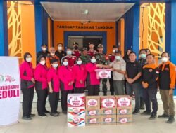 Wujud Kepedulian, Bhayangkari Polres Murung Raya Salurkan Bantuan Sosial Untuk Personel Satgas Karhutla