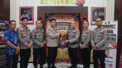 Delapan Hari Bertugas, Satgas Edukasi Karhutla Lemdiklat Polri Serahkan Plakat Kepada Polres Murung Raya