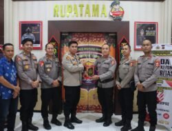 Delapan Hari Bertugas, Satgas Edukasi Karhutla Lemdiklat Polri Serahkan Plakat Kepada Polres Murung Raya