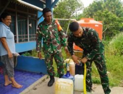 Atasi Krisis Air Bersih Musim Kemarau, Kodim 1208/Sambas Salurkan Air Bersih Di Dua Desa Wilayah Kab. Sambas