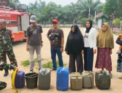 Kodim 1208/Sambas menyalurkan bantuan air bersih