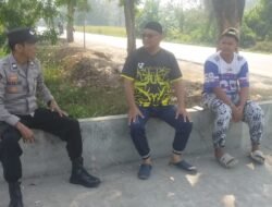 Patroli siang Polsek Kapuas Hilir Sampaikan Pesan Kamtibmas Kepada Warga Yang Ditemui Dilapangan 