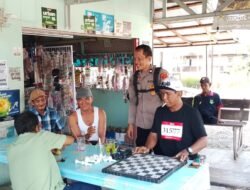 Melalui Patroli siang Polsek Kapuas Hilir Sampaikan Pesan Kamtibmas Kepada Warga