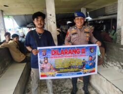 Satpolairud Polres Kapuas Cek Kelengkapan Alat Keselamatan kapal yang melintas DAS Kapuas