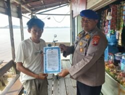 Satpolairud Polres Kapuas Sosialisasikan Larangan Karhutla kepada Warga Bantaran DAS Kapuas