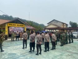 Hadirkan Forkopimcam dan Warga, Tim Penyuluh Mabes TNI Laksanakan Penyuluhan Karhutla di Mapolsek Selakau.