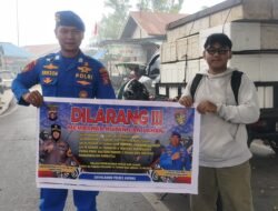Satpolairud Polres Kapuas Cek Kelengkapan Alat Keselamatan kapal yang melintas DAS Kapuas
