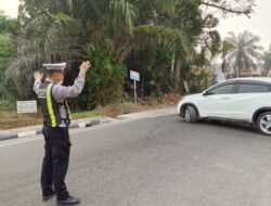*Strong Point Pagi, Satlantas Bartim Kawal Kelancaran Arus dan Utamakan Keselamatan Pengguna Jalan*