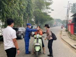 Cegah Karhutla, Polres Barito Utara Gelar Edukasi dan Bagikan Masker kepada Masyarakat