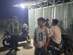 ANGGOTA POLSEK PULAU PETAK LAKSANAKAN PATROLI MALAM, GUNA MEWUJUDKAN KAMTIBMAS KONDUSIF DI WILAYAH KECAMATAN PULAU PETAK