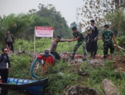 Tembus Asap Dan Panas, Polres Kobar Bersama Tim Gabungan Lanjutkan Pemadaman Dan Pendinginan Karhutla