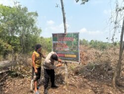 *Cegah Karhutla, Polsek Awang Pasang Spanduk Himbauan Larangan Membakar Lahan kepada Warga Tangkan*