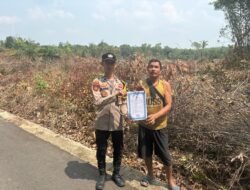 *Polsek Awang Sosialisasikan Maklumat Kapolda Kalteng, Warga Tangkan Diingatkan Larangan dan Ancaman Hukum Karhutla*