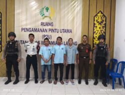 *Satsamapta Polres Bartim Kawal Tiga Tahanan Hadiri Persidangan di PN Tamiang Layang*
