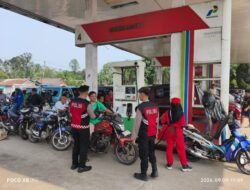 *Tim Patroli Presisi Ingatkan Warga Taati Aturan di SPBU, Cegah Antrean BBM Picu Kericuhan**