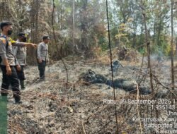 *Groundcheck Hotspot Desa Wuran, Personil Polsek Dusteng Pastikan Api Padam dan Cek Lahan Terbakar Seluas 2 Hektare**