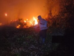 Api Karhutla Dekati SMPN 4 Mantangai, Petugas Gabungan Bergerak Cepat Cegah Api Merembet