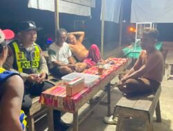 ANGGOTA POLSEK PULAU PETAK LAKSANAKAN PATROLI MALAM, GUNA MEWUJUDKAN KAMTIBMAS KONDUSIF DI WILAYAH KECAMATAN PULAU PETAK